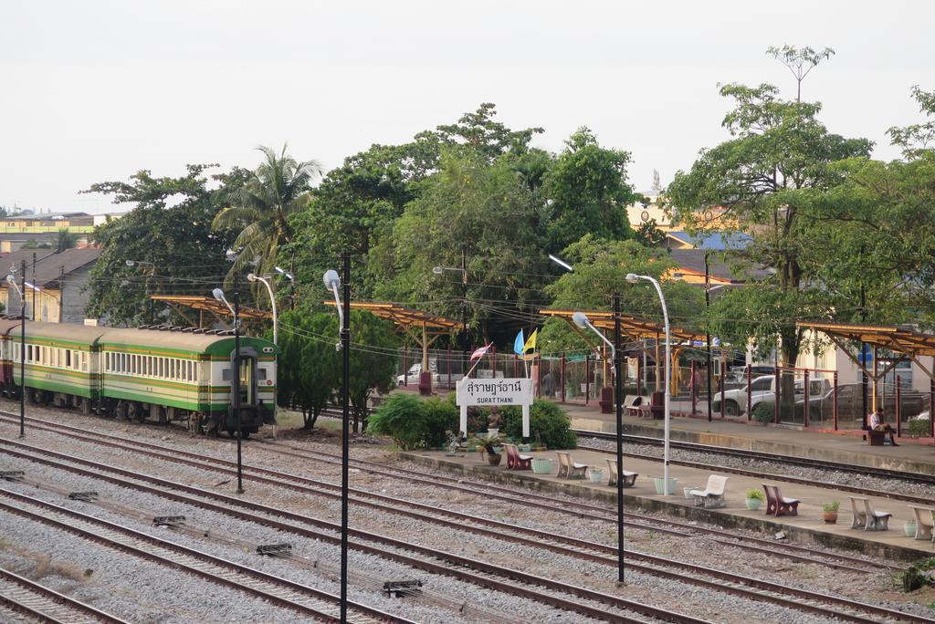 Nadpob Mansion Hotel Surat Thani Buitenkant foto